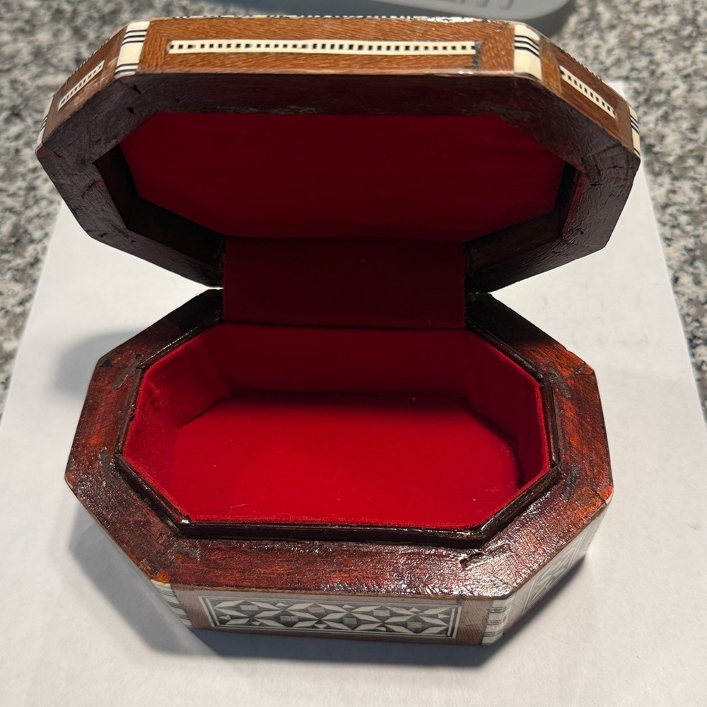 Intricate Geometric Inlay Box - Picture 7 of 8